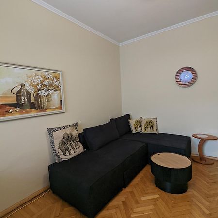 Vintage Apartment In Center تيرانا المظهر الخارجي الصورة