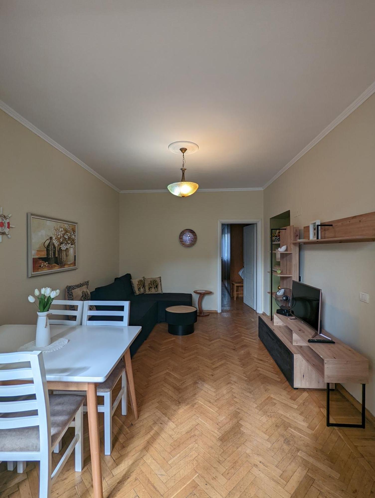 Vintage Apartment In Center تيرانا المظهر الخارجي الصورة